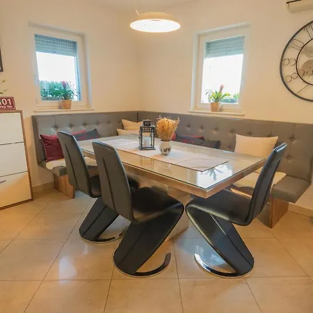 Nyaraló Vineyard Jelenov Hrib *